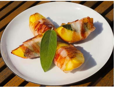 Nektarine im Speckmantel