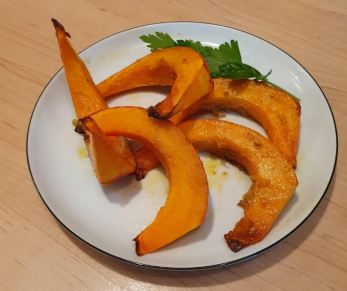 Hokkaidokürbis-Spalten aus dem Ofen